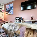 Ribera 1 - Beautiful Reformed House Parking Vakantiehuis