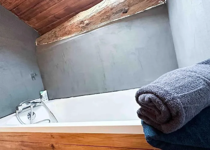 Vakantiehuis Ribera 1 - Beautiful Reformed House Parking